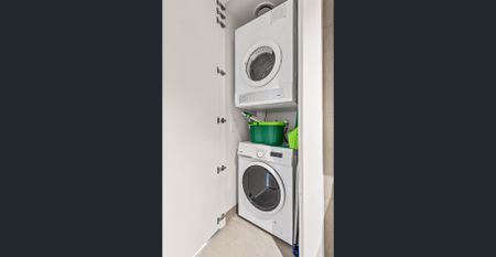 2-Bed Inner-City Pad with Pool, BBQ & Gym - SHORT TERM LEASES AVAILABLE - Photo 2