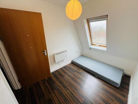 2 bedroom flat to rent - Photo 2