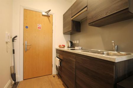 Studio to rent - Photo 2