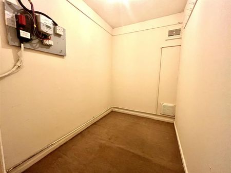 2 Bedroom Flat - Purpose Built To Let - Photo 2