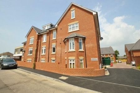 Cromwell Gardens, Bournmeouth - Photo 5