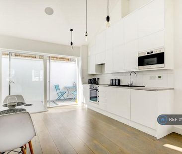 2 bedroom semi-detached house to rent - Photo 5