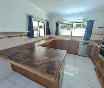 LARGE HOME!!!! - Photo 6