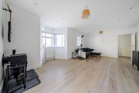 4 bedroom detached house to rent - Photo 2