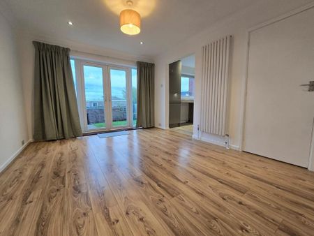 3 bedroom detached house to rent - Photo 2