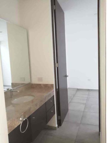 Hermoso Townhouse en renta en Montebello - Photo 3