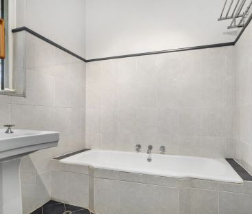 Charming Home With Flexible Floorplan & Pool - Photo 4