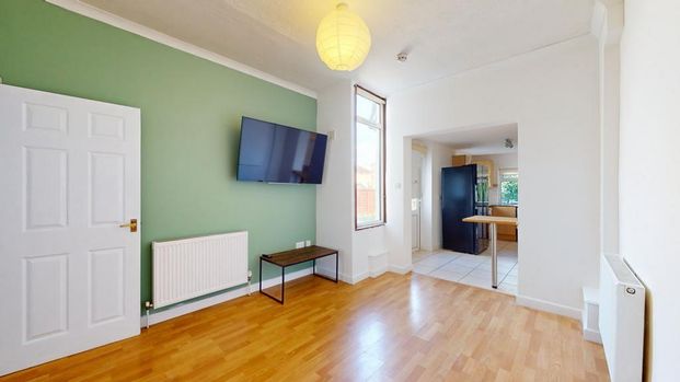 6 bedroom house to rent - Photo 1