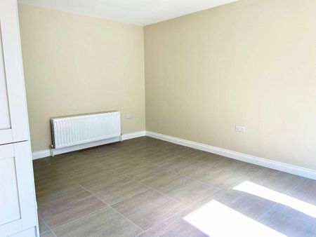 Apt 3 22 Highgrove Meadows Ballygomartin Road, Belfast, BT13 3FX - Photo 2
