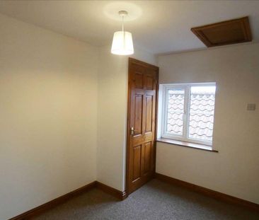 2 bedroom semi-detached house to rent - Photo 4