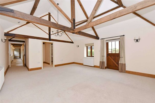 Converted stables in country estate setting with views over fields - Photo 1