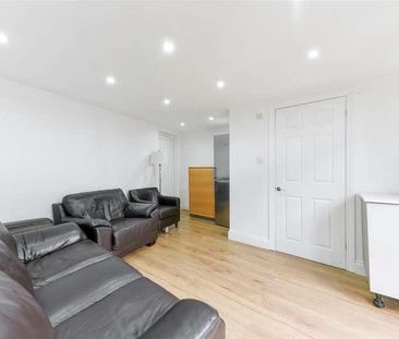 Hillcross Avenue, Morden, SM4 - Photo 2
