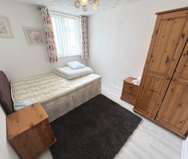 Clifton Drive, Blackpool, FY4 1NX - Photo 4