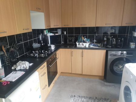 3 bedroom semi-detached house to rent - Photo 3