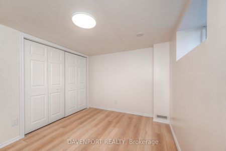 Detached Home For Lease | X8108730 - Photo 2