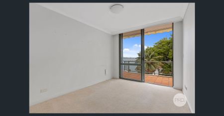 Luxury Waterfront Apartment - Photo 5