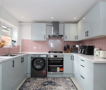 Broadwater Crescent, Stevenage, Hertfordshire - Photo 6