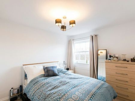 Flat to rent on - Photo 2