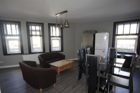 1 bedroom in a house share to rent - Photo 3