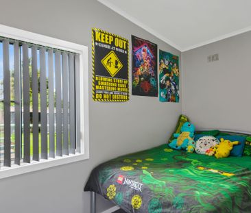 Stylish & Spacious Family Home in Prime Location! - Photo 3