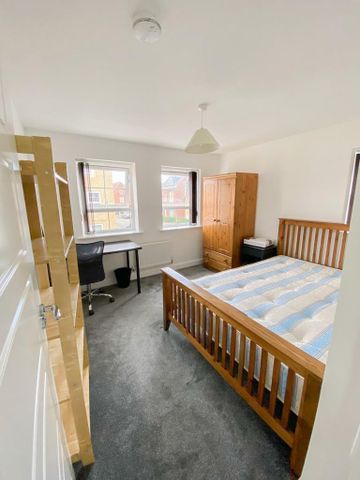 5 bedroom detached house to rent - Photo 3