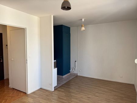 Appartement à louer - REIMS CENTRE - Photo 3
