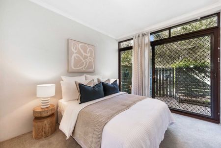 Two bedroom garden unit with villa-like proportions - Photo 5
