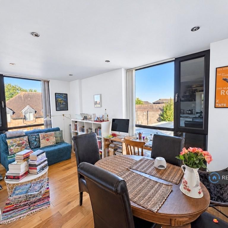 2 bedroom flat to rent - Photo 1
