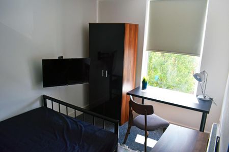 6 bedroom terraced house to rent - Photo 4