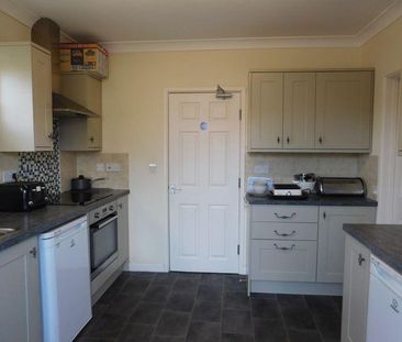 1 bedroom in a house share to rent - Photo 6