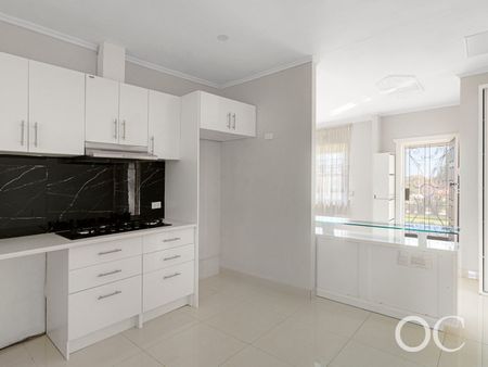 Open the Door to Modern Ease - Photo 4