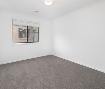 BRIGHT, MODERN HOME, PERFECT FOR FAMILIES OR PROFESSIONALS - Photo 6