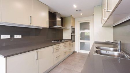 Luxury 4 room Detached House for rent in Sabadell, Catalonia - Photo 4