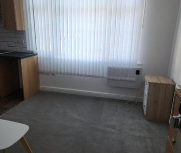 Studio to rent - Photo 2