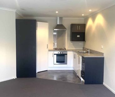 Minutes Walk to University - Photo 4