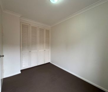 Well-appointed two-bedroom, double garage apartment! - Photo 5