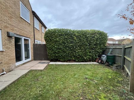 2 bedroom semi-detached house to rent - Photo 2