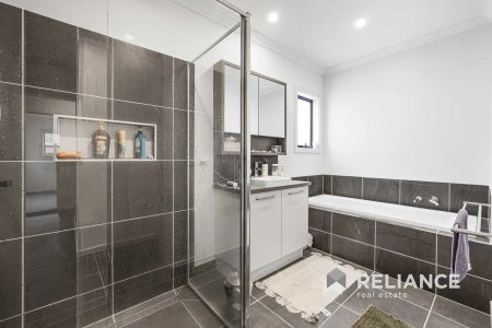 “4BR Gem in Westbrook Estate with Double Living - Near Truganina P–9!” - Photo 2