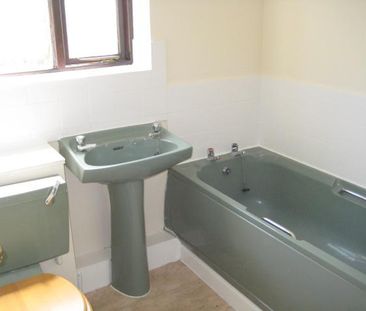 1 bedroom ground floor flat to rent - Photo 4