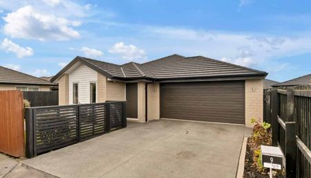 Three Bedroom Family Home In Great Location! - Photo 5