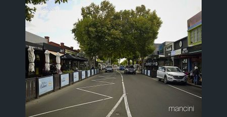 Stylish, Sophisticated, Secure Seaside Living !! - Photo 3