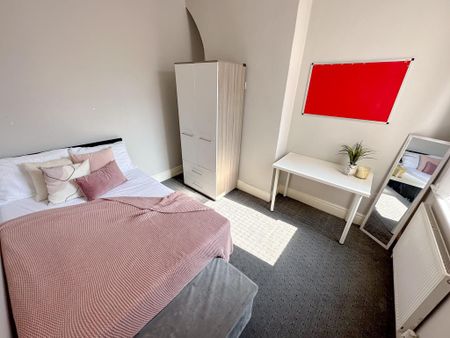 4 bedroom terraced house to rent - Photo 2