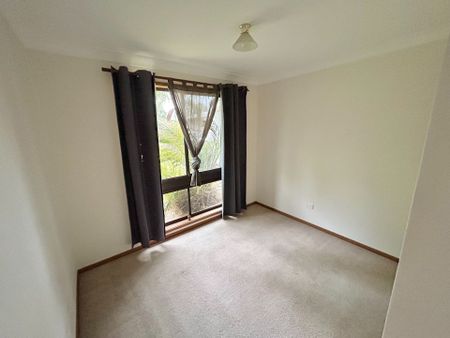 Tidy 3 Bedroom 1 Bathroom Fenced Yard - Photo 2