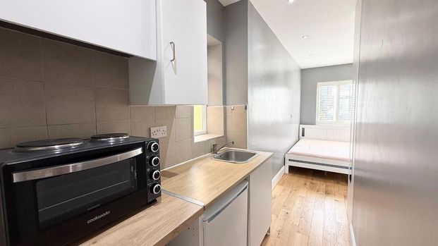 Studio to rent - Photo 1