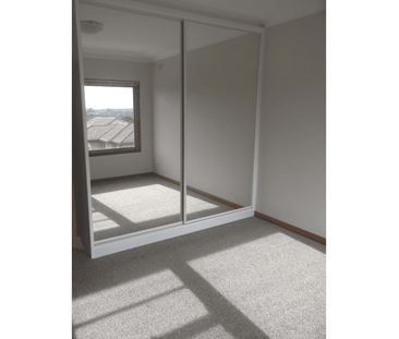 TWO BEDROOM UNIT - MINUTES FROM OATLEY VILLAGE & STATION - Photo 1