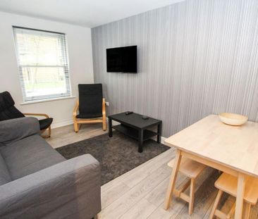 3 bedroom flat to rent - Photo 2