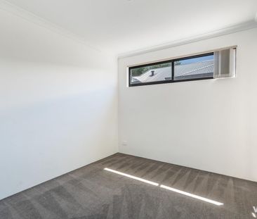 Stylish Three-Bedroom Villa in a Convenient Location - Photo 5
