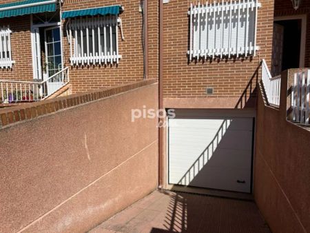 Chalet adosado en alquiler en Avenida Vía Tarpeya - Photo 3