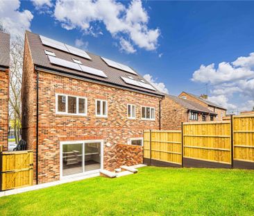 4 bed Semi Detached House for rent - Photo 5