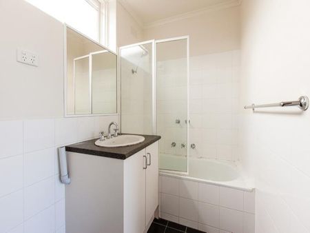 MODERN ONE BEDROOM - Photo 4